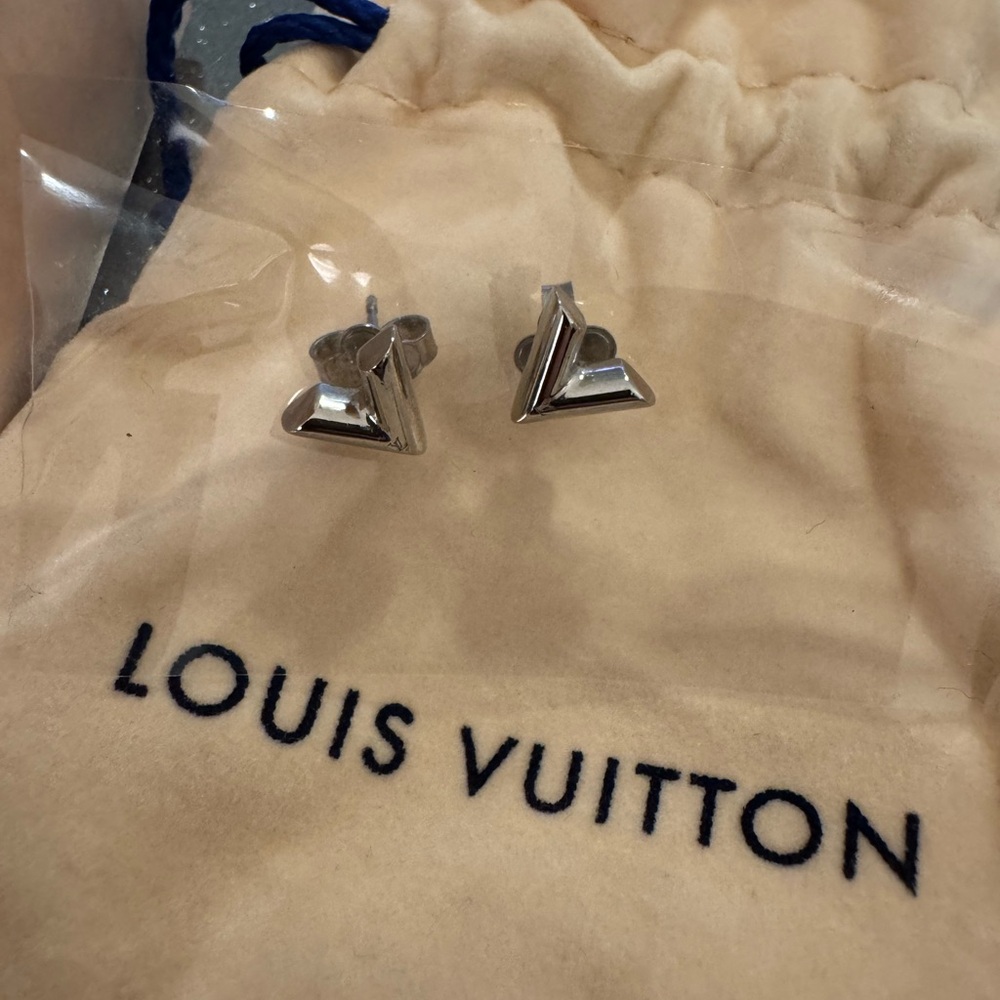 Louis Vuitton V Stud Earrings Authentic M63208 - Picture 3 of 5